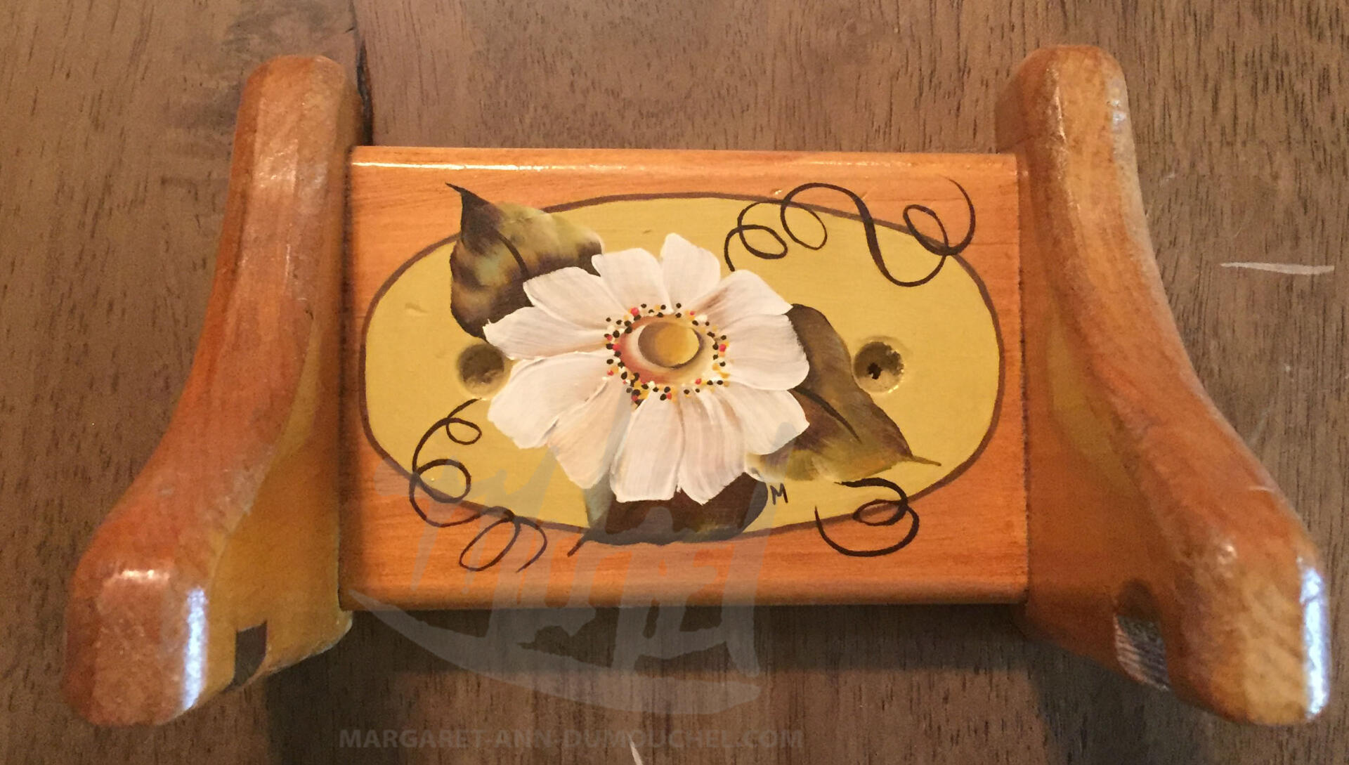 WhiteFlowerTowelRack